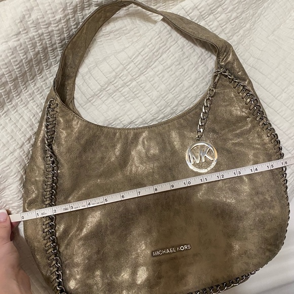 Michael Kors Chelsea Medium Distressed Handbag with matching wallet - Picture 5 of 7